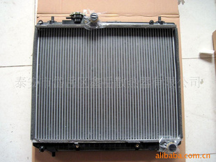 泰安鑫岳產(chǎn)轎車水箱散熱器